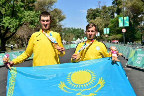 «Маунтинбайк — для безбашенных». Казахстанские велогонщики рассказали о победе на юношеской Олимпиаде