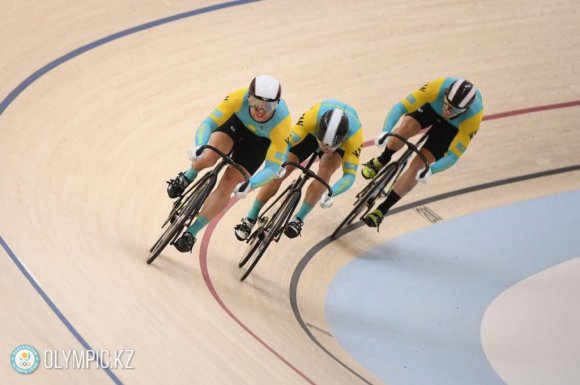Казахстанские велосипедисты заняли 6-е место в командном спринте на Азиаде