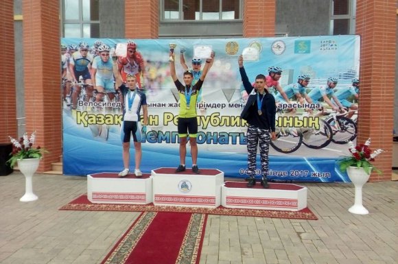 В Уральске прошел чемпионат Республики Казахстан по велосипедному спорту на шоссе среди юношей и девушек