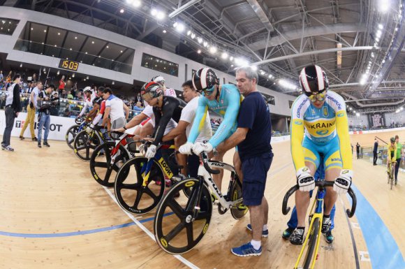 Сборная Казахстана по велоспорту на треке выступит на чемпионате мира