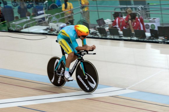 Сборная Казахстана по велоспорту на треке начнет подготовку к чемпионату мира в Гонконге