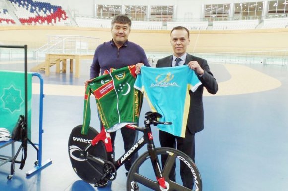 Президент Казахстанской федерации велоспорта встретился с председателем федерации велоспорта Туркменистана
