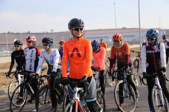 Велолюбители повторили маршрут профессиональной многодневки «Тур Алматы»