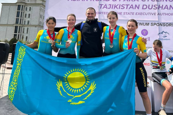 Казахстанские гонщицы завоевали "серебро" на чемпионате Азии
