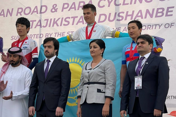 Казахстанский гонщик – о победе на чемпионате Азии с судорогами за 1,5 км до финиша 