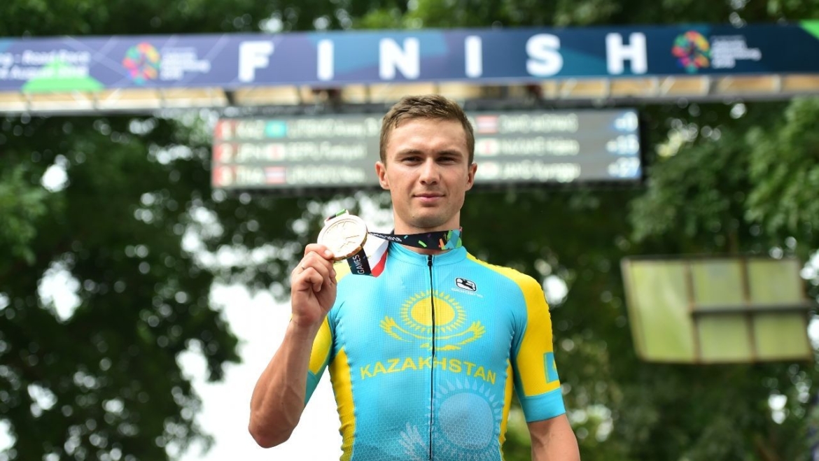 Три казахстанских гонщика представлены в составах иностранных команд на сезон 2026 года